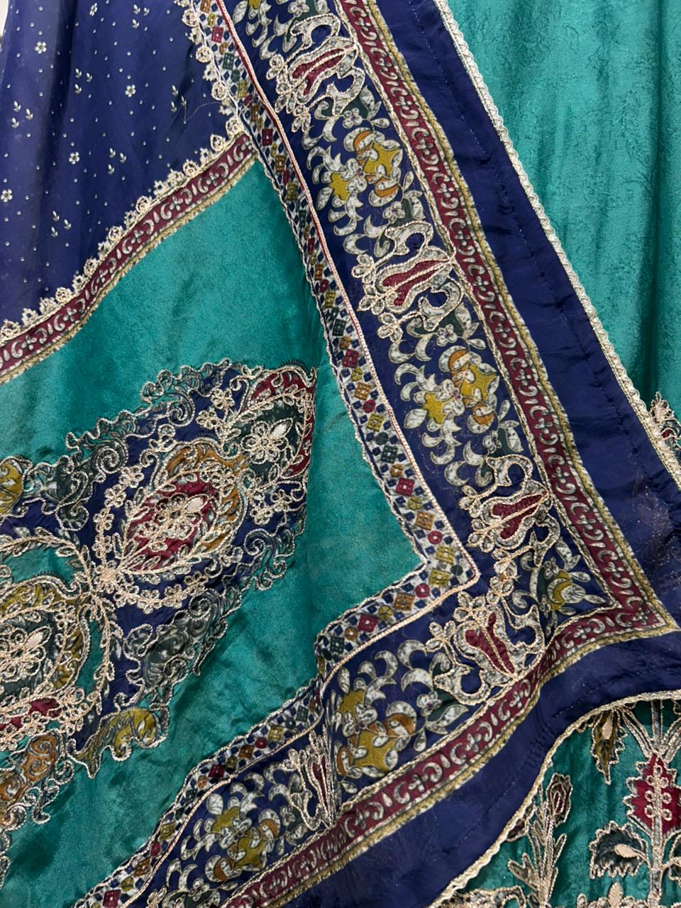 Iraaya Zari Aabha Suit (Green)