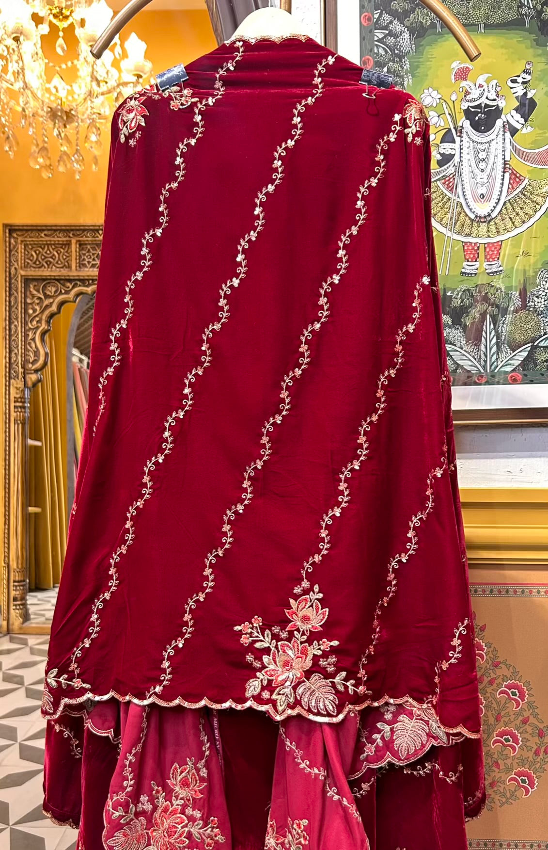 Nayab-é-Velour (Red)