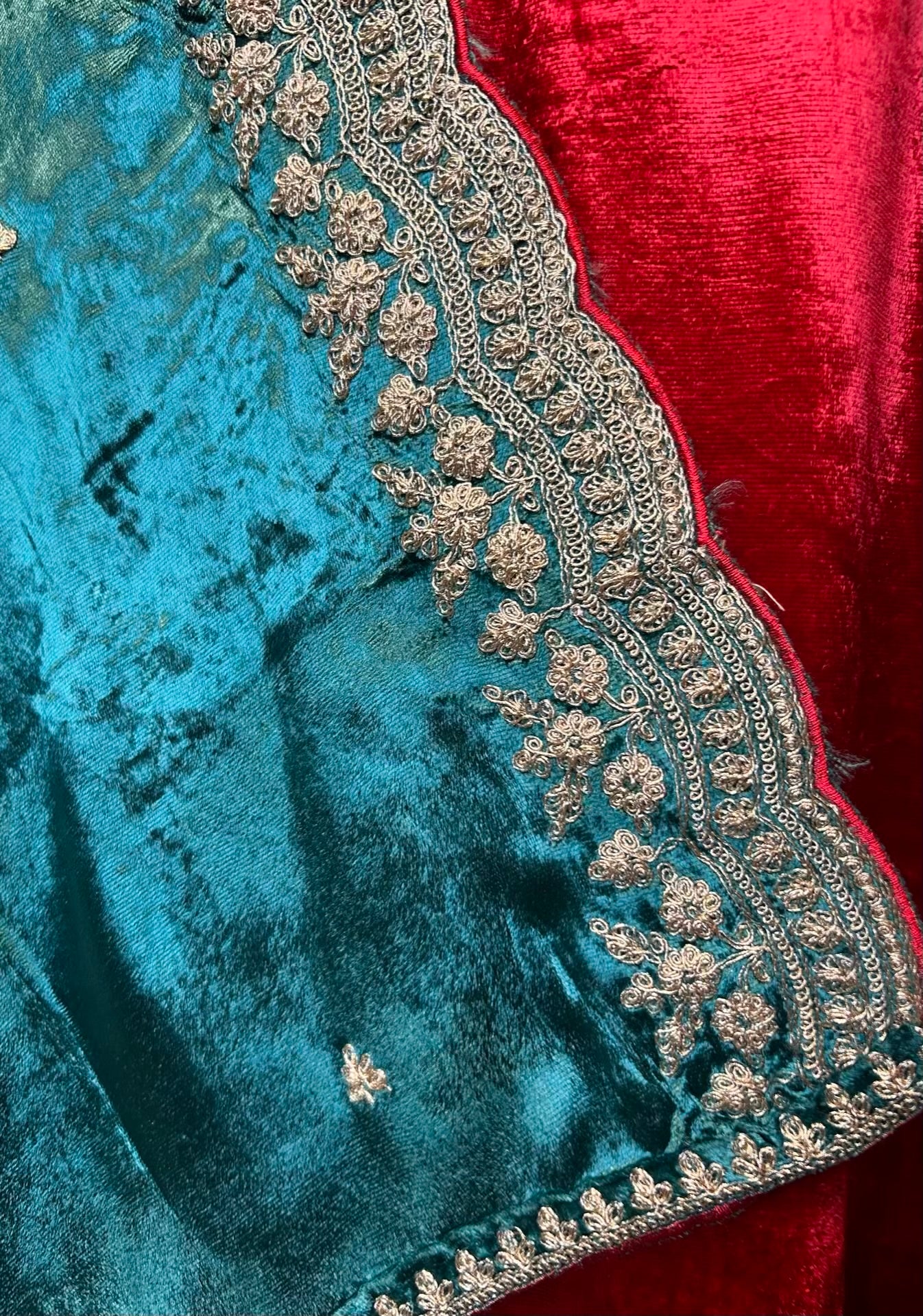 Noormira Velvet Suit (Red)