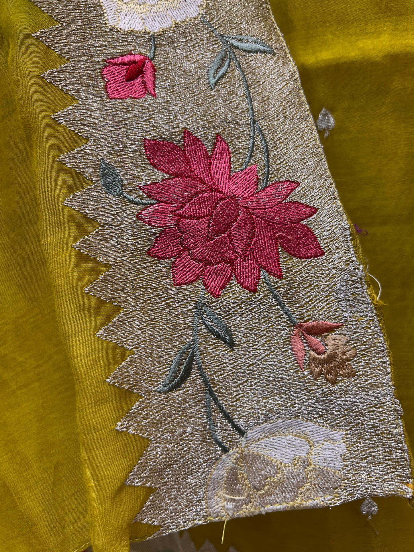 Aarini Zari Chanderi Suit (Mehendi Green)