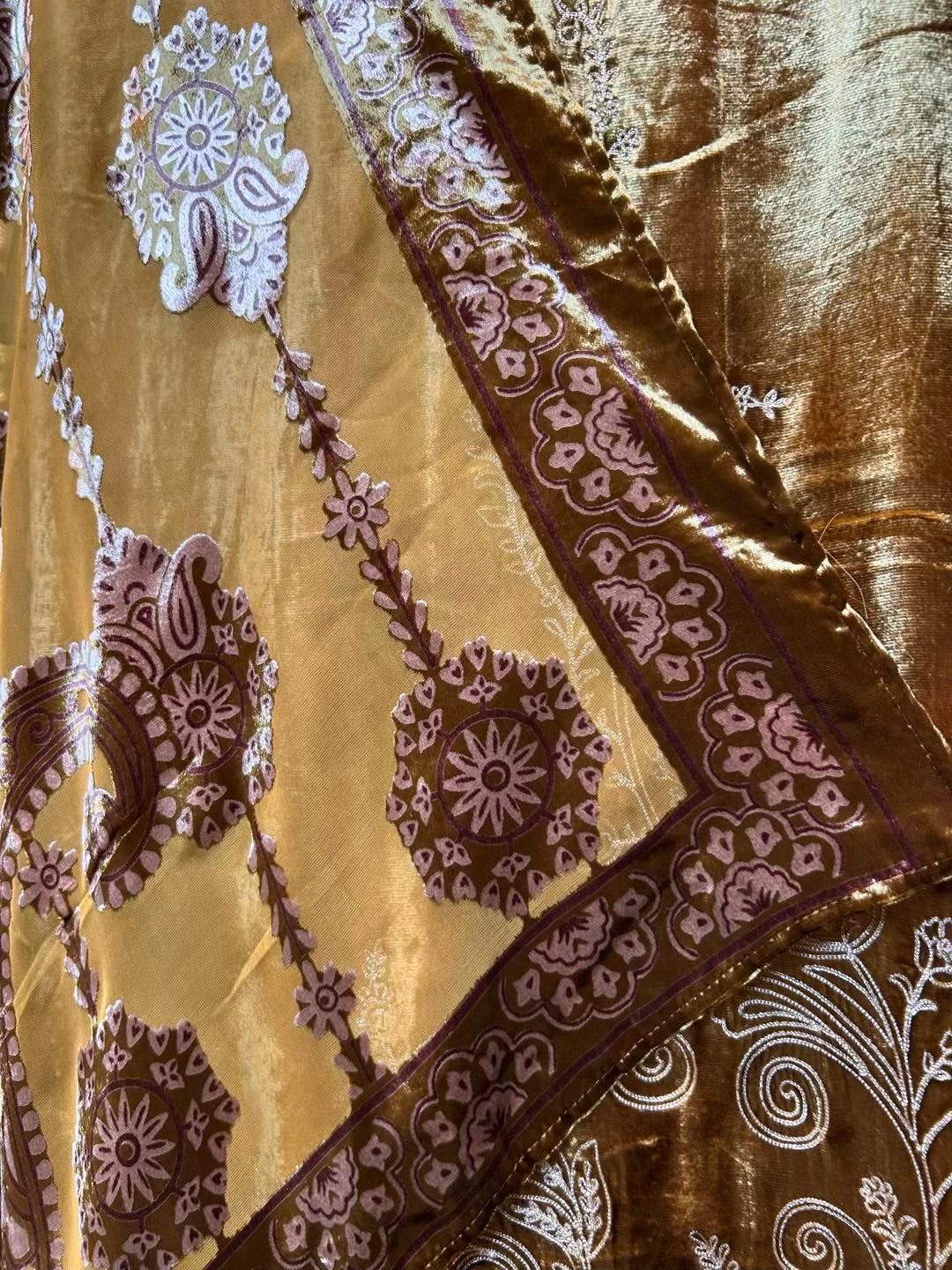 Velvasa Brocade Suit (Gold)