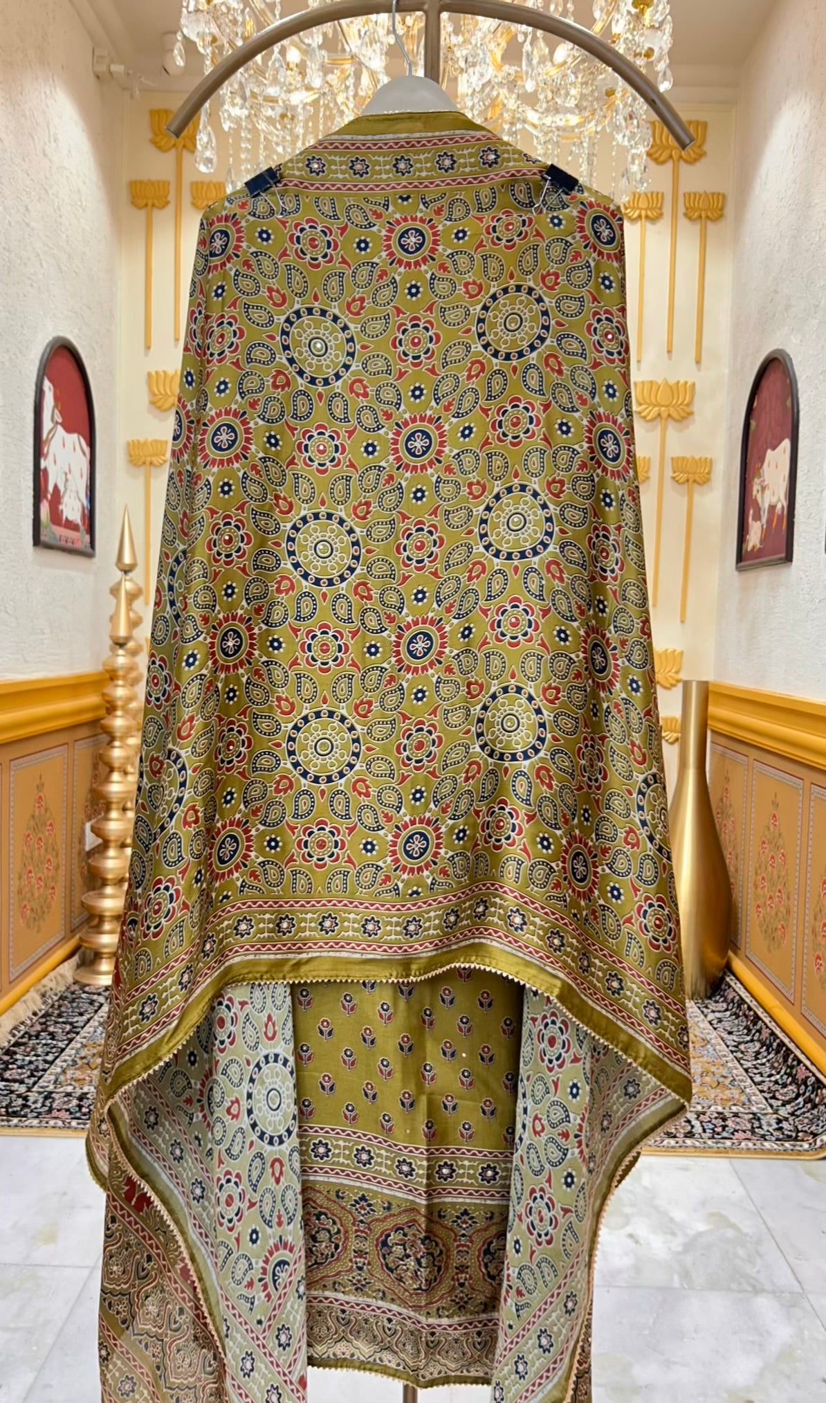 Zarinya Silk Aura Suit (Mehendi Green)