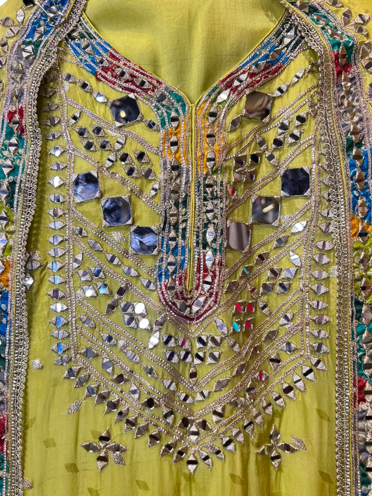 Chamak-e-Rang (Lemon Green)