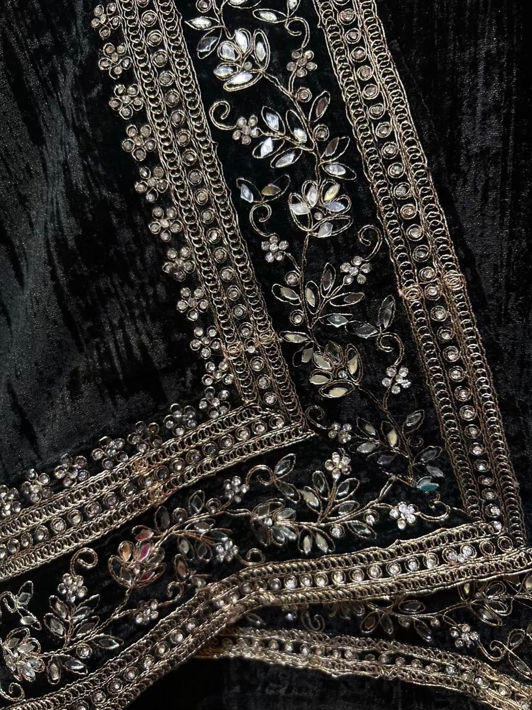 Mehrazar Velvet Suit (Black)