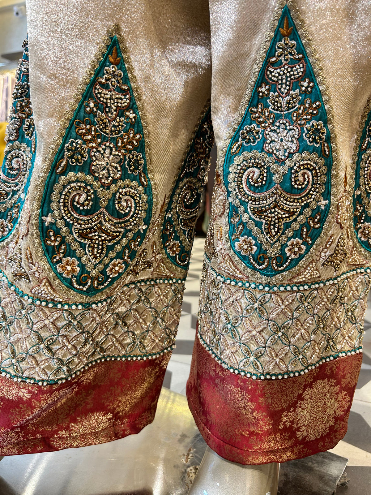 Noorza Pakistani Choga Set