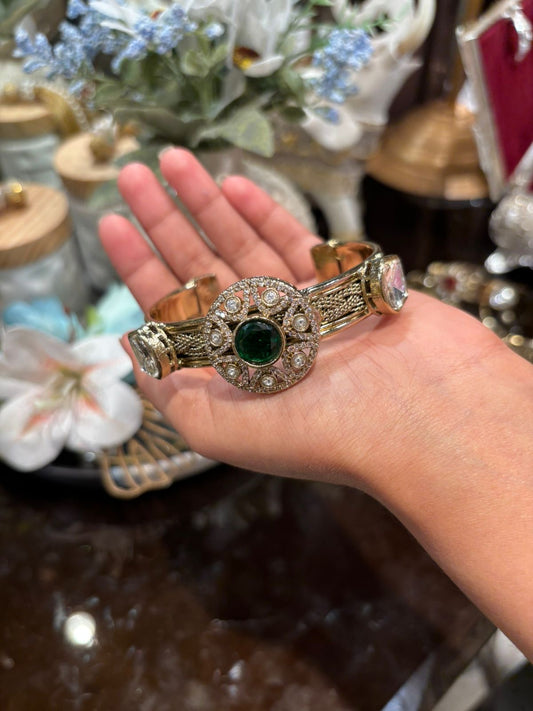 Nooré-Emerald Cuff