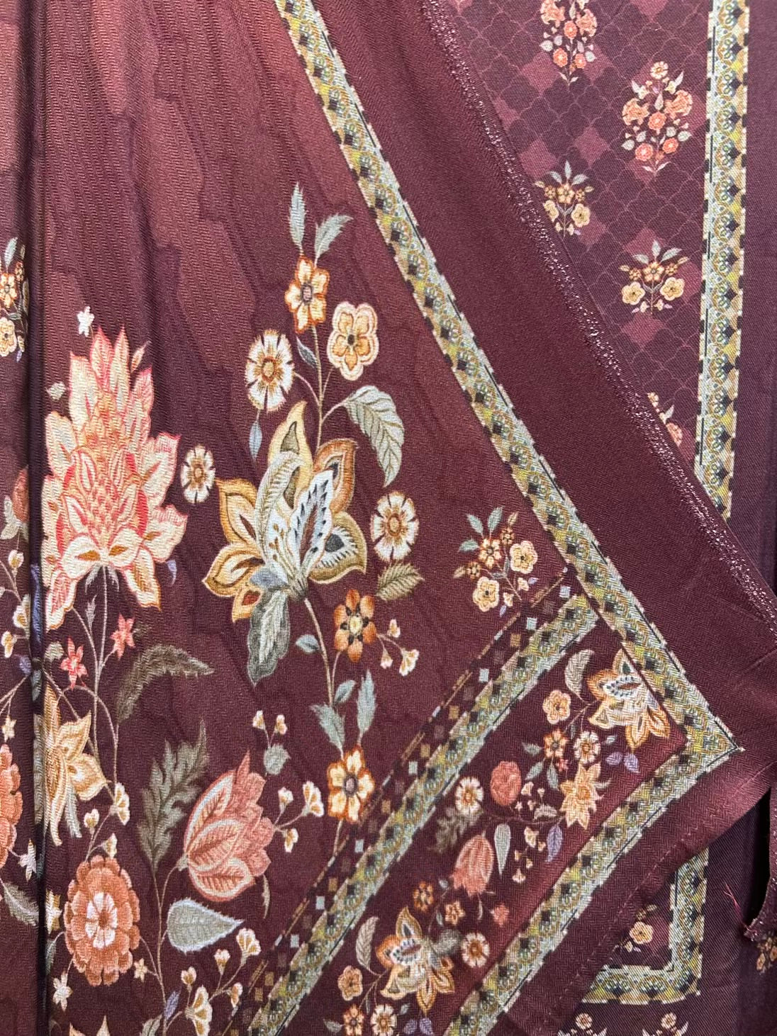 Mahira-é-Pashm Suit (Maroon)