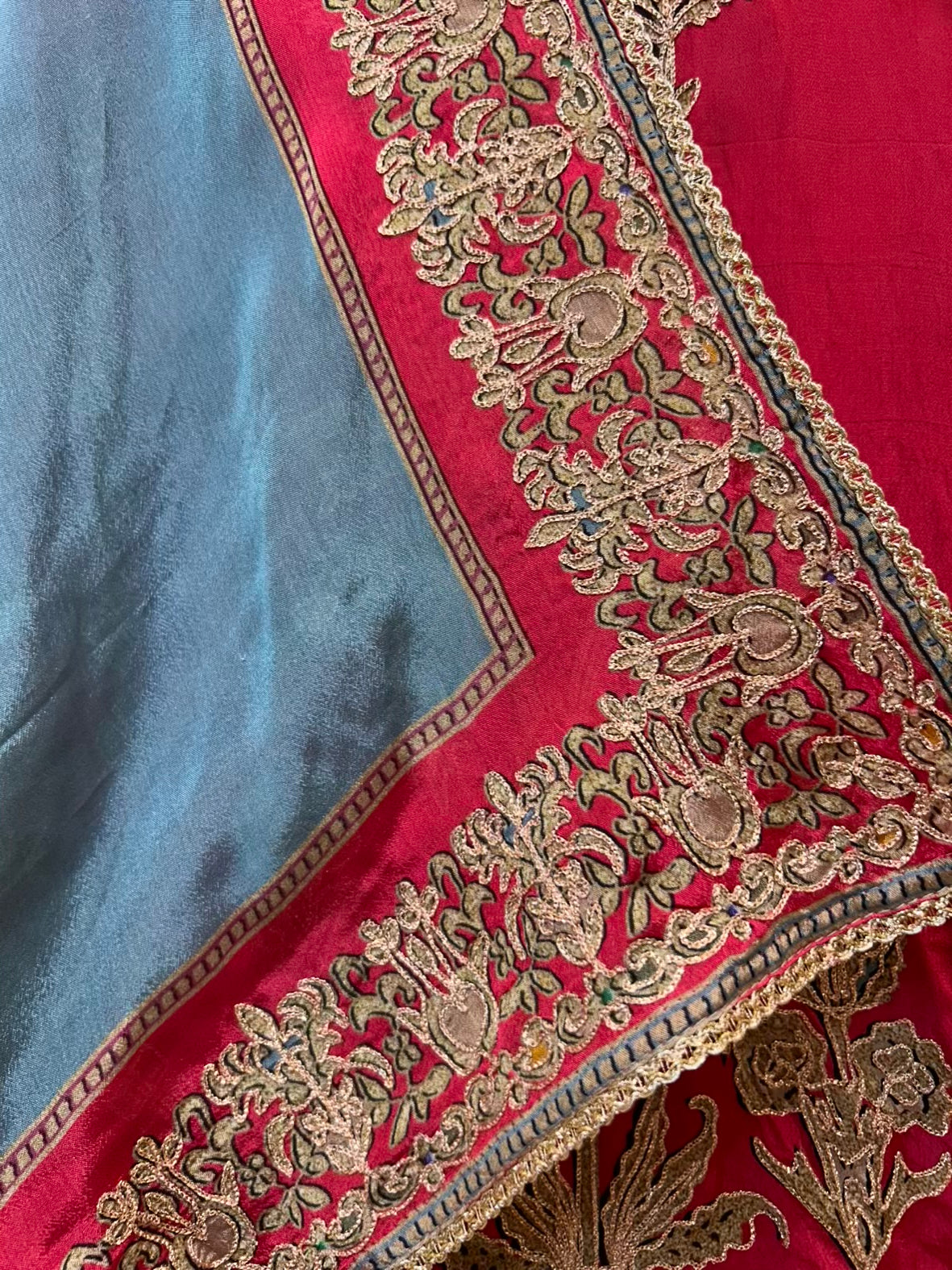 Zarimeh Aari Naqsh Suit (Pink)