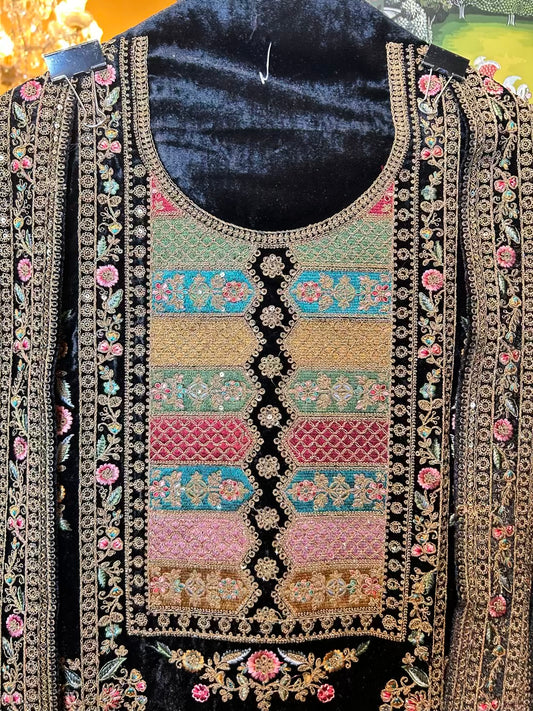 Ferozara Velvet Suit (Black)