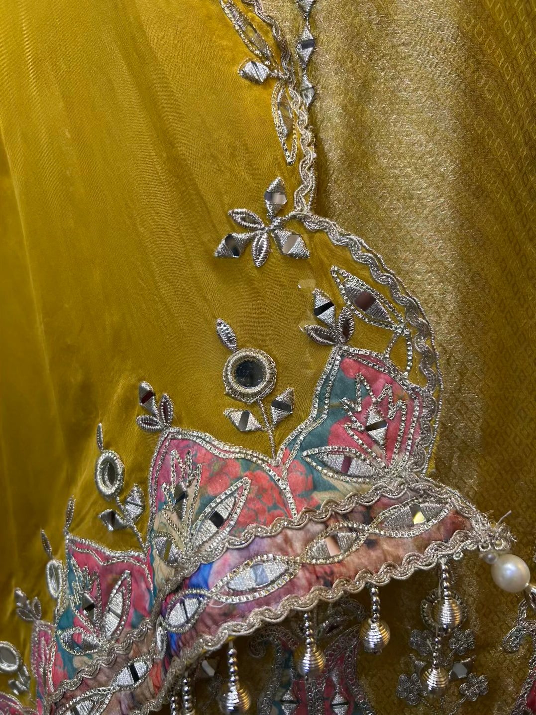 Raushan-e-Khaas