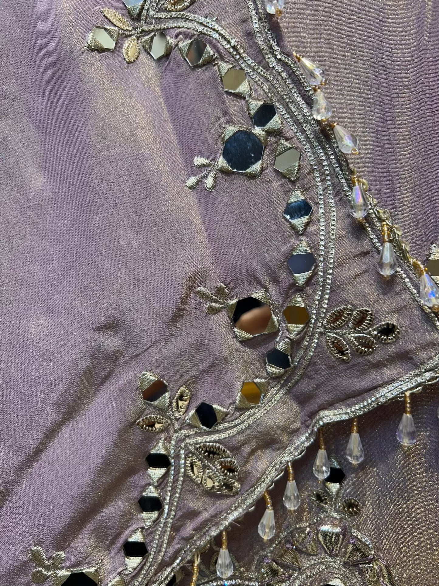 Ruhmehar Sheesha Patti Suit (Lavender)
