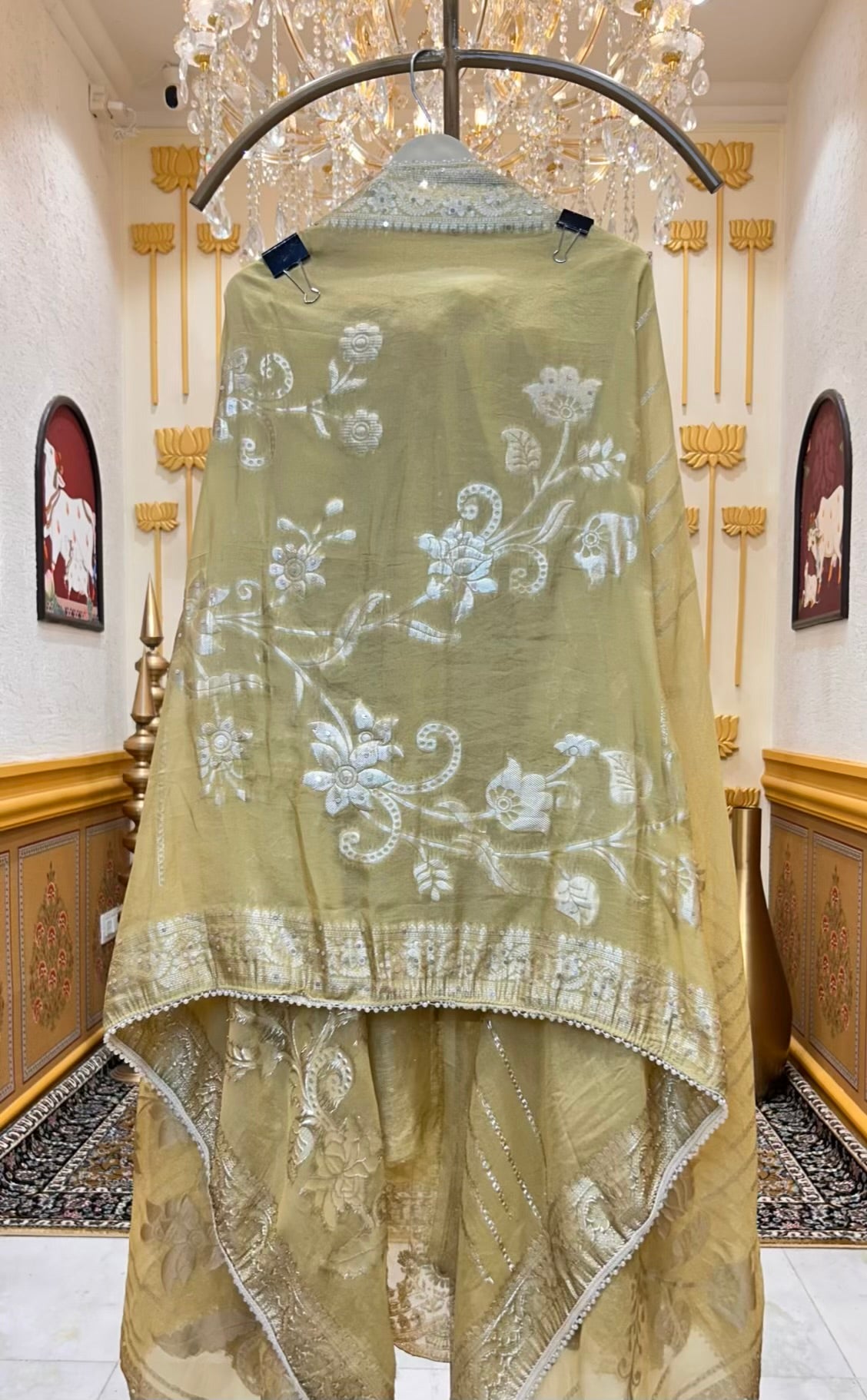 Mahira Banarasi Élan Suit (Mustard)