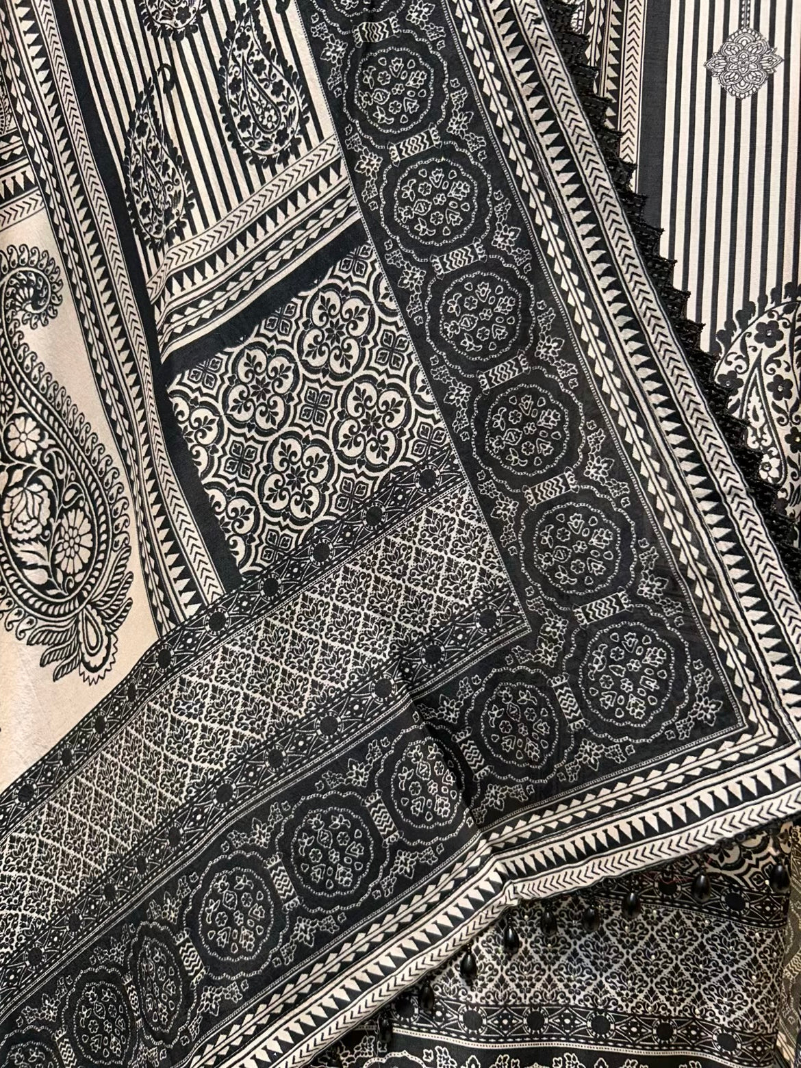 Mehrya Silk Aabroo Suit