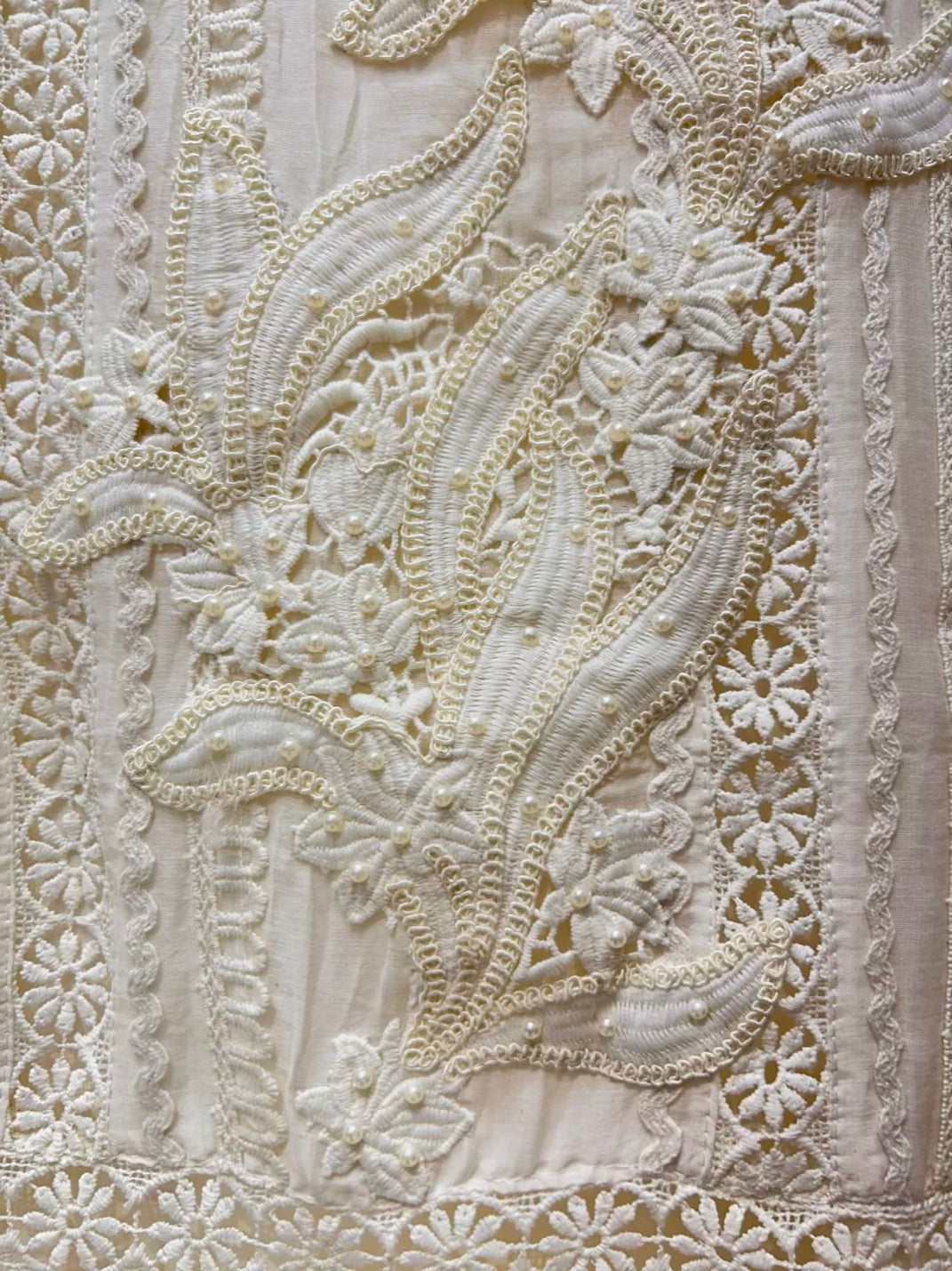 Aamira Dori Moti Mul Suit