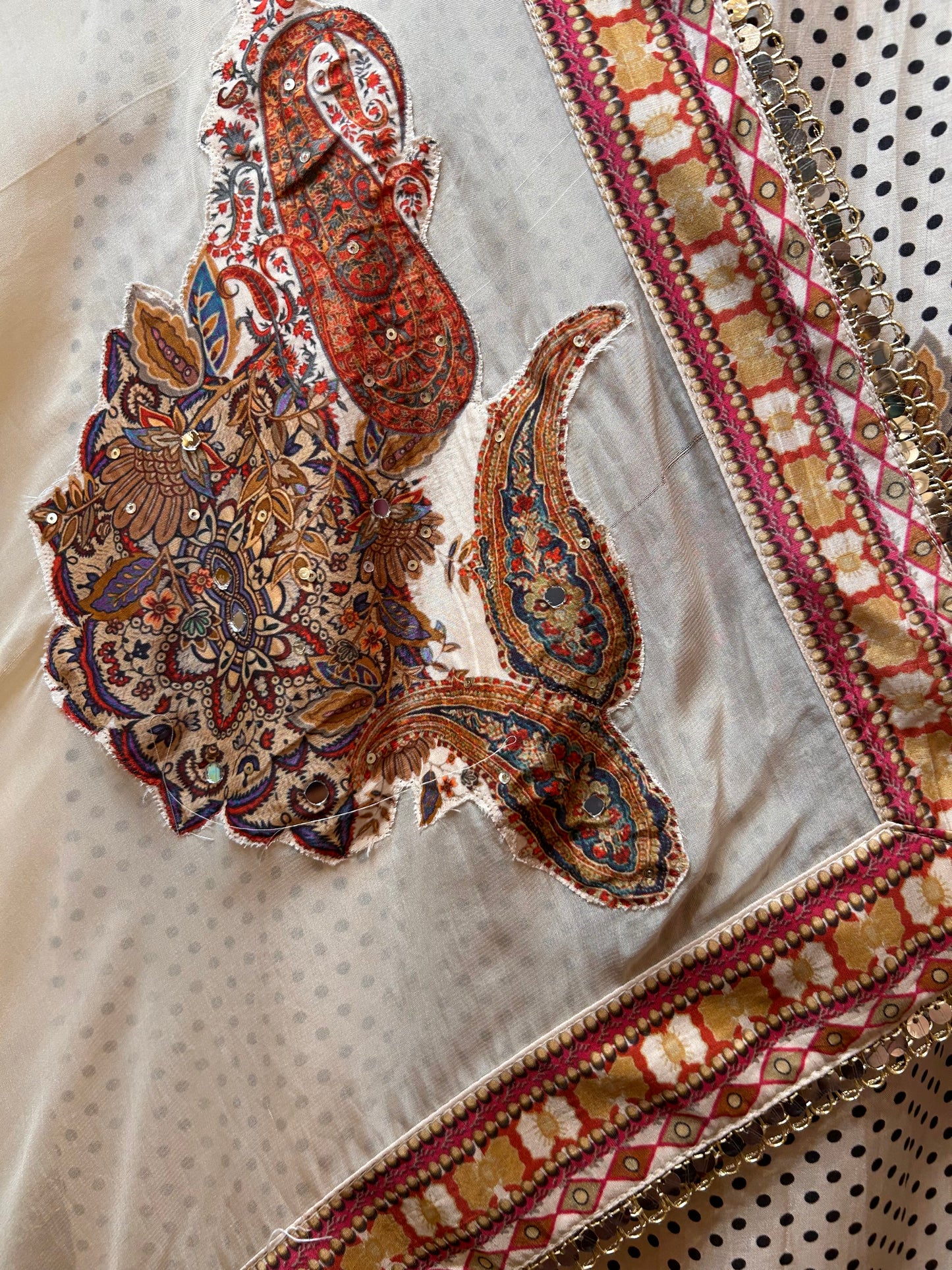Tabeer Muslin Suit (Ivory)