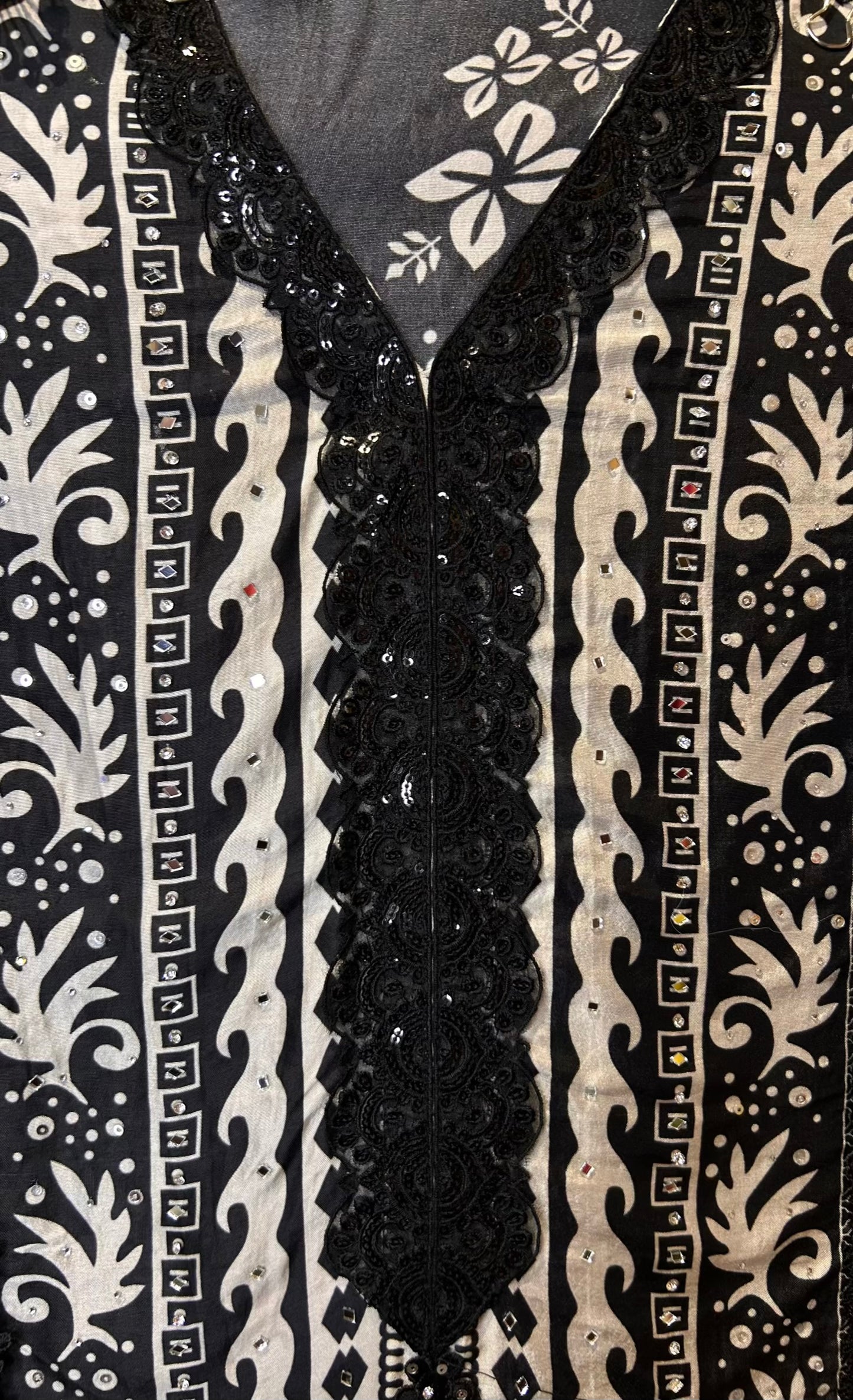 Nazm-e-Gulzar (Black)