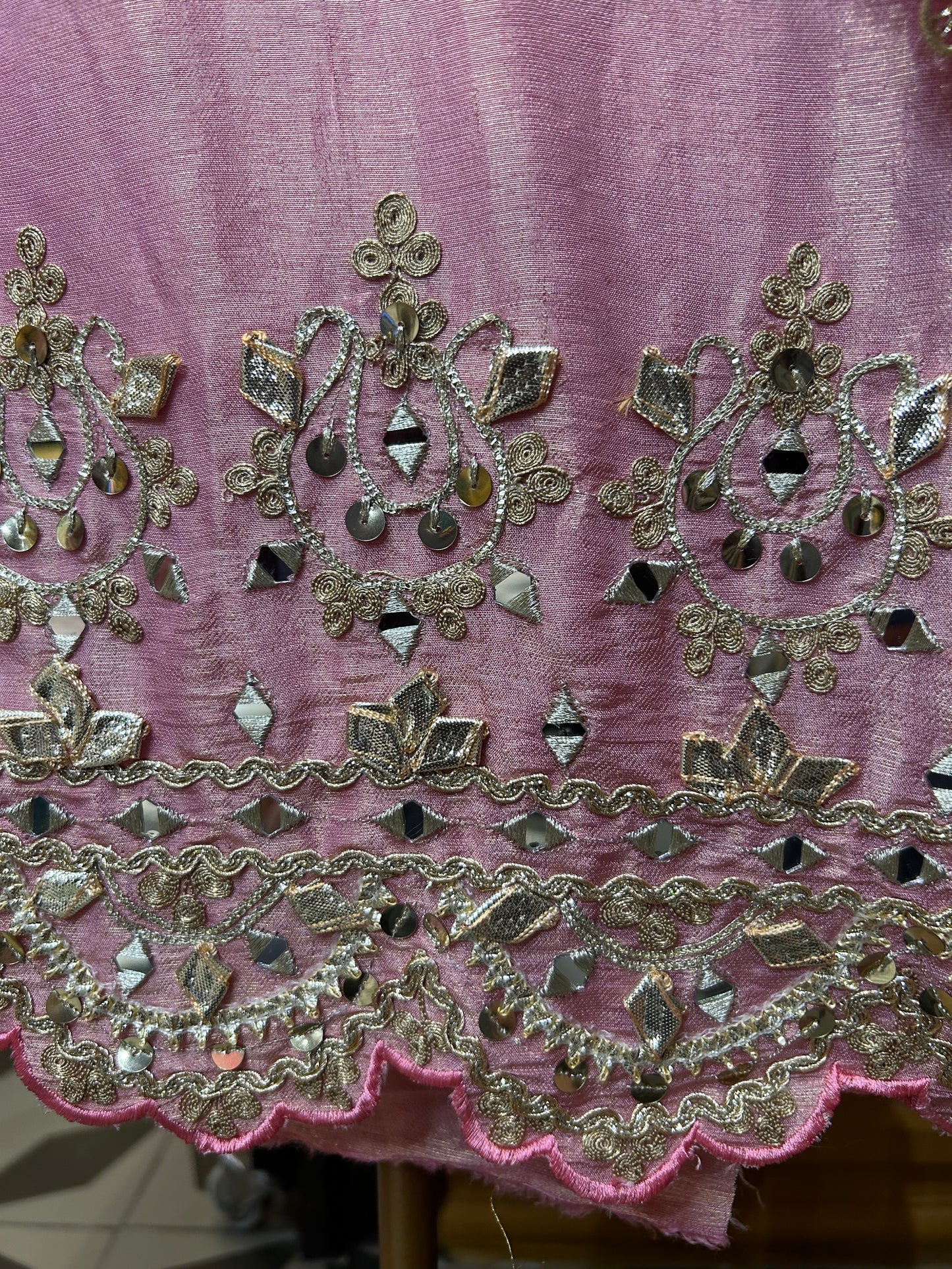 Husn-e-Saaz (Pink)