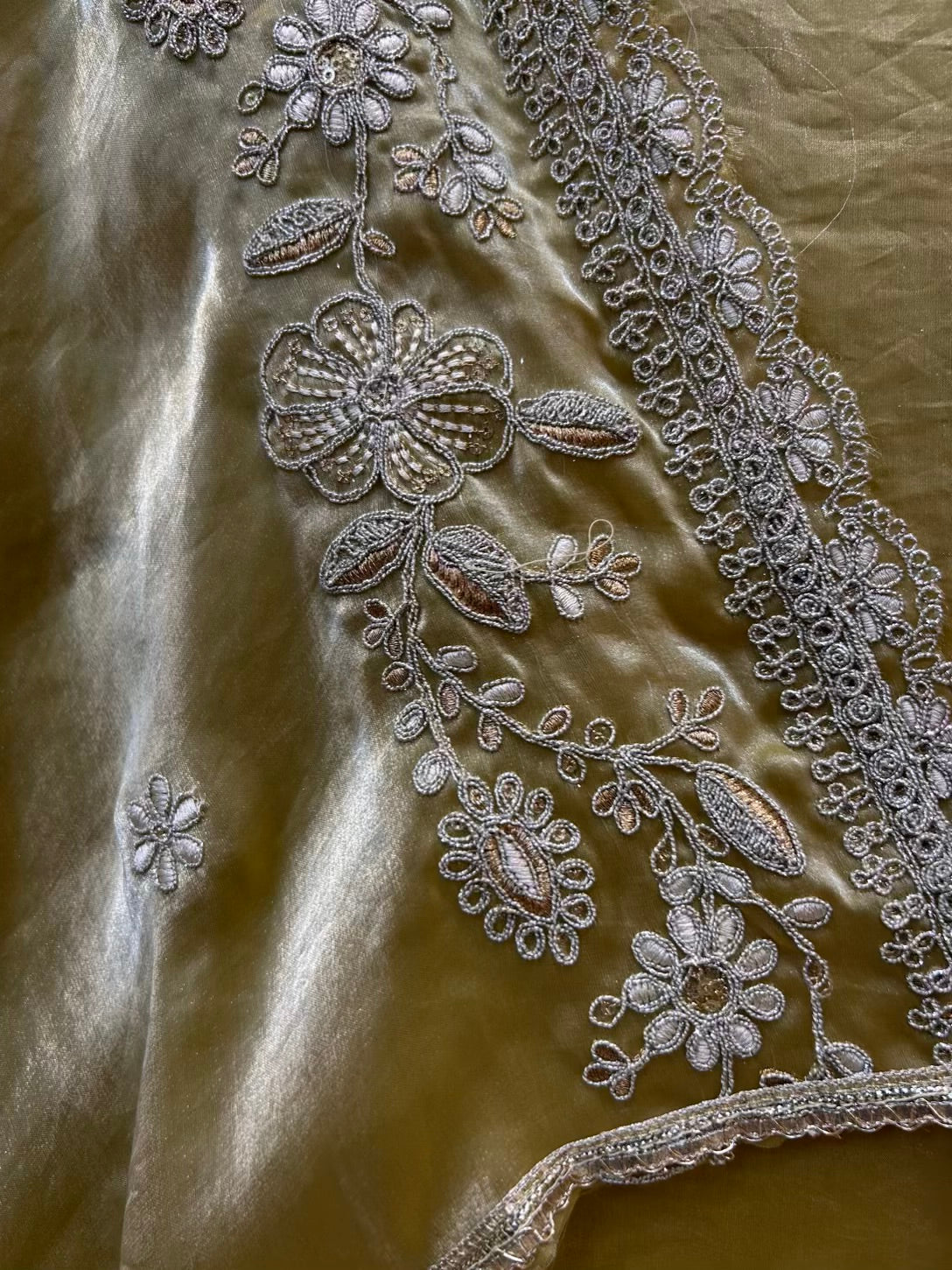 Tisvaira Dori Gleam Suit (Golden)