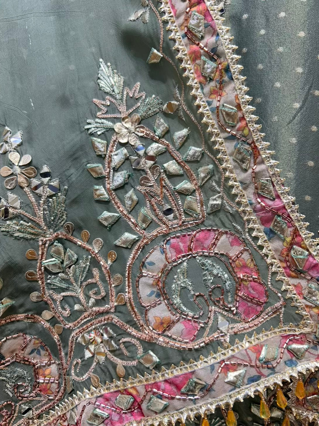 Zarvani Sheesha Veil Suit (Mehendi Green)