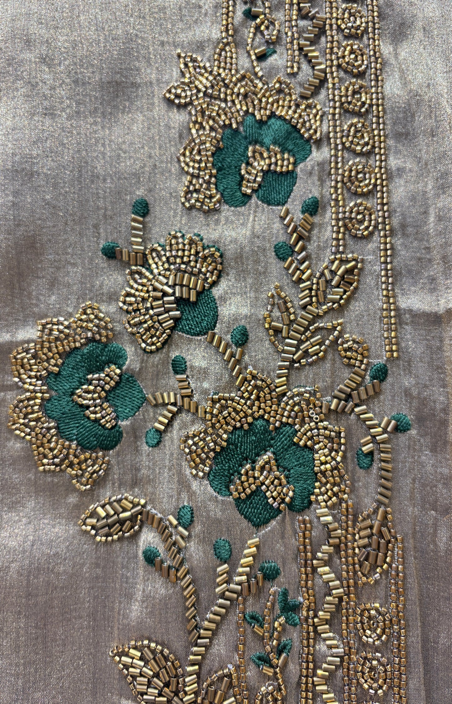 Roshnara Threads Suit