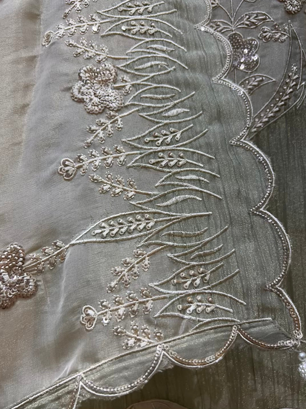 Arezya Sequin Thread Suit (Pista Green)