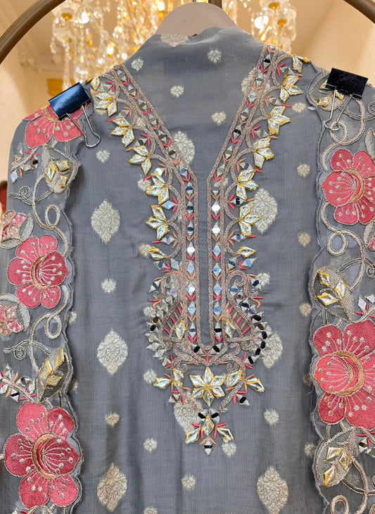 Ruhzeen Banarasi Gota Suit (Silver Grey)