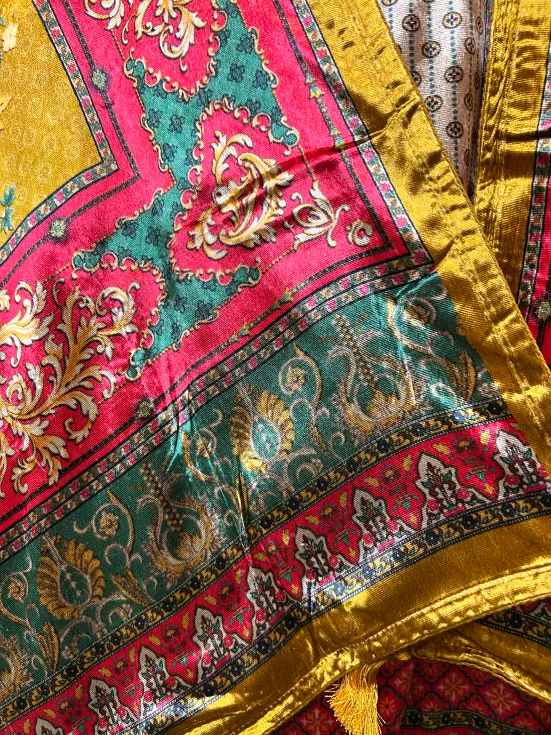 Zaylira Velvet Suit (Yellow)