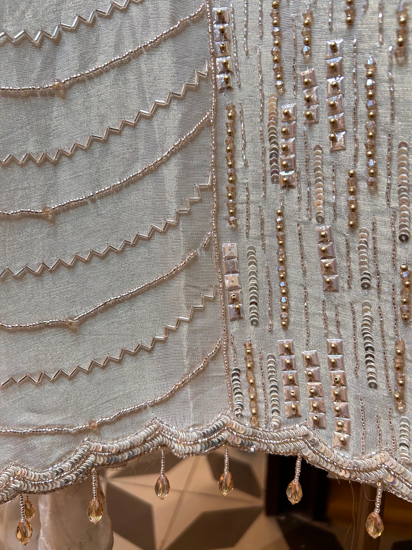 Taarini Ivory & Gold Suit