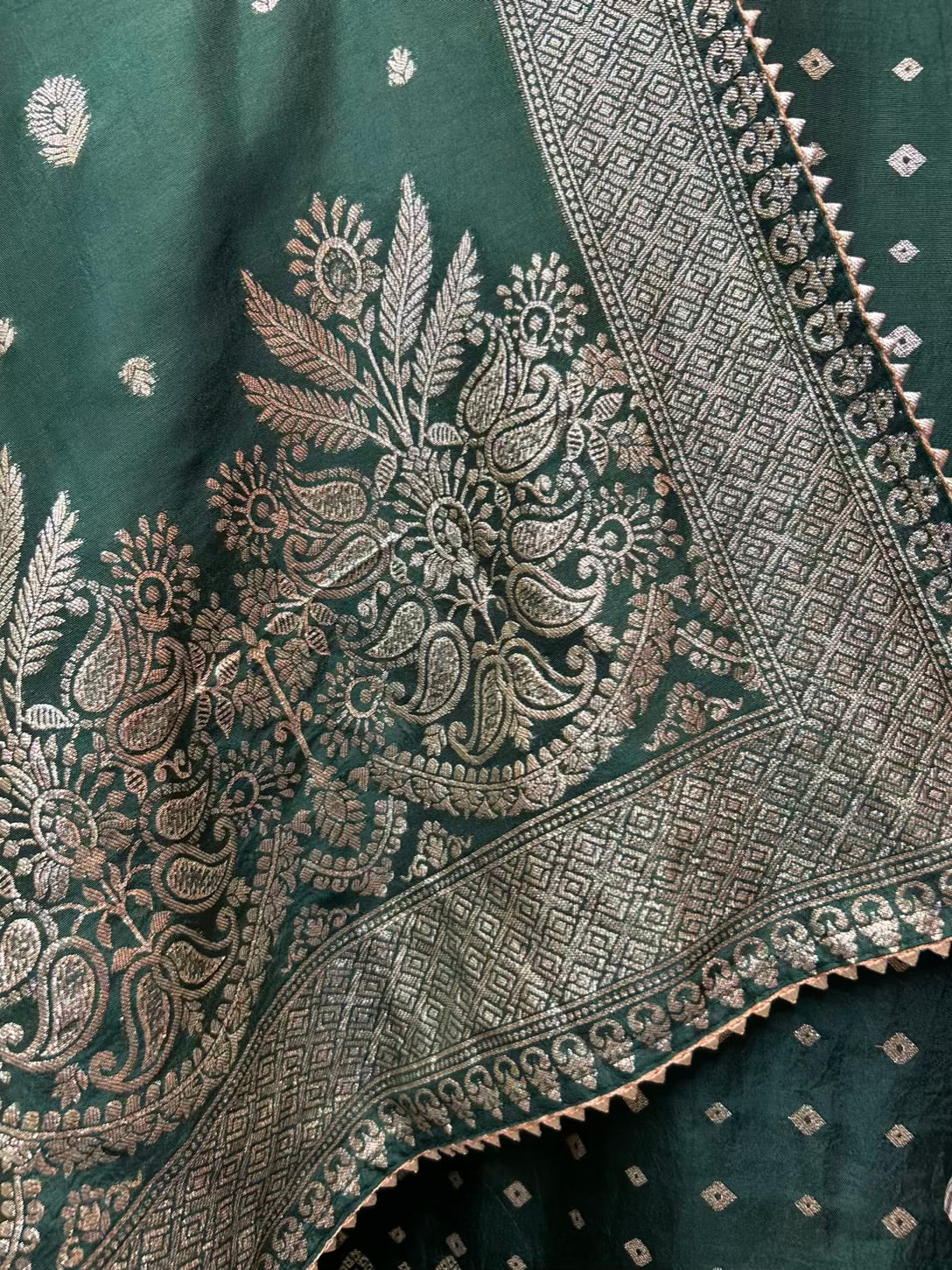 Zarfeenah Banarasi Suit (Green)