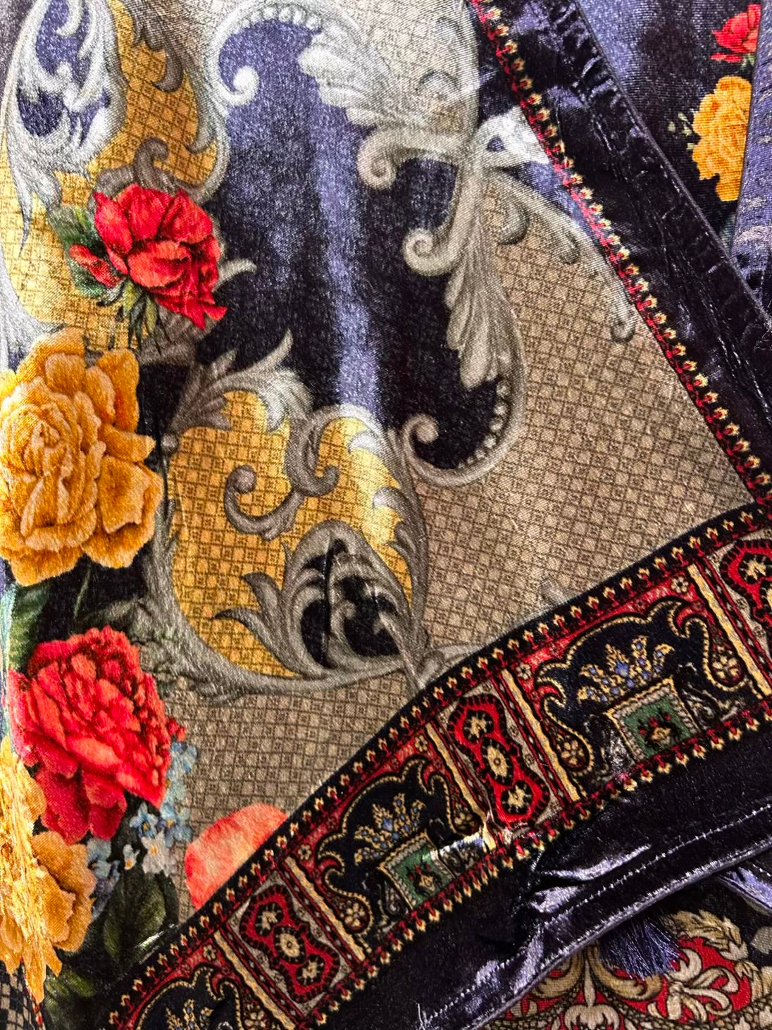 Zaylira Velvet Suit (Royal Blue)