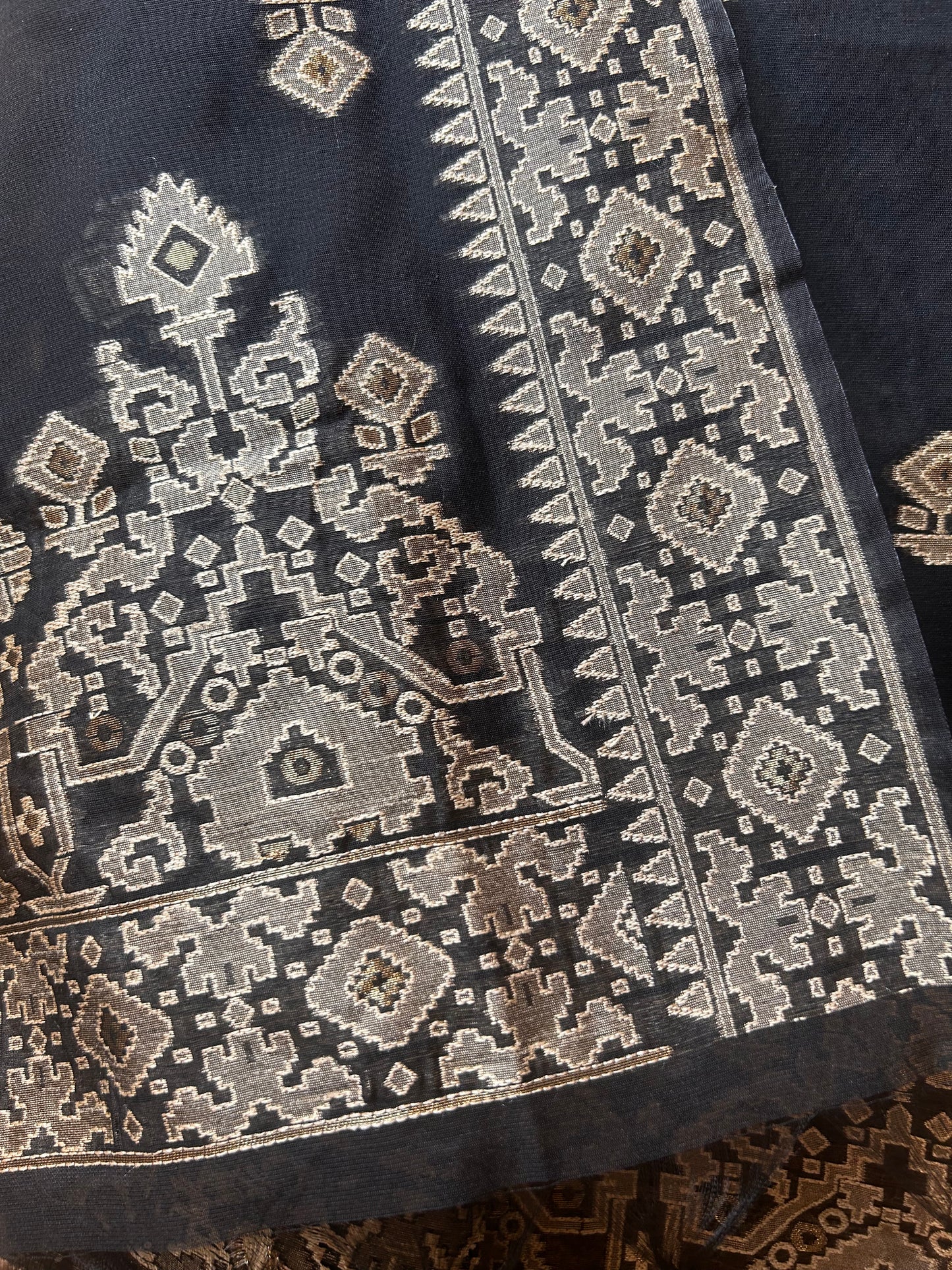 Nayra Jamdhani Suit (Black)