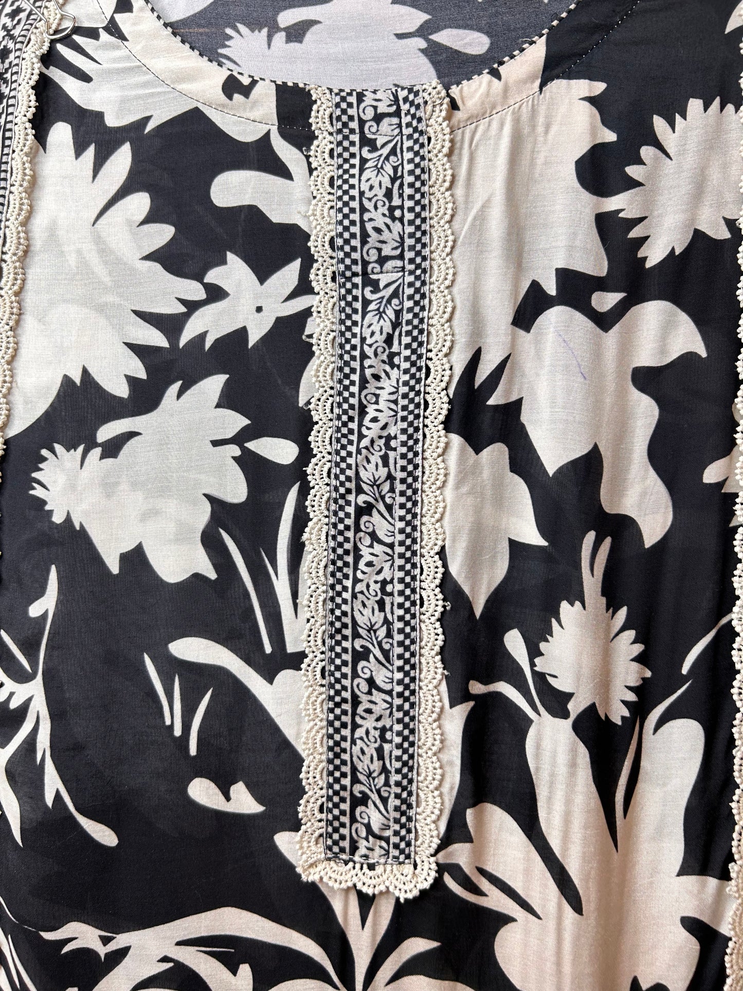 Sufiya Muslin Printed Suit (Black)