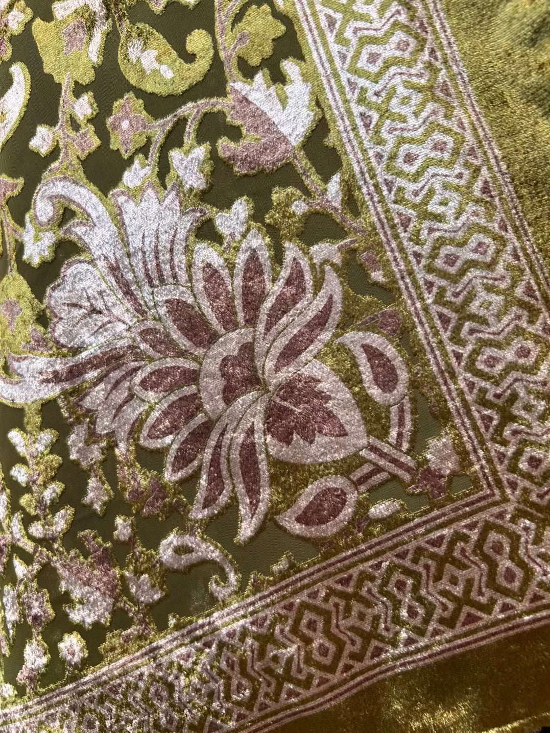 Zarfeen Velvet Suit (Green)