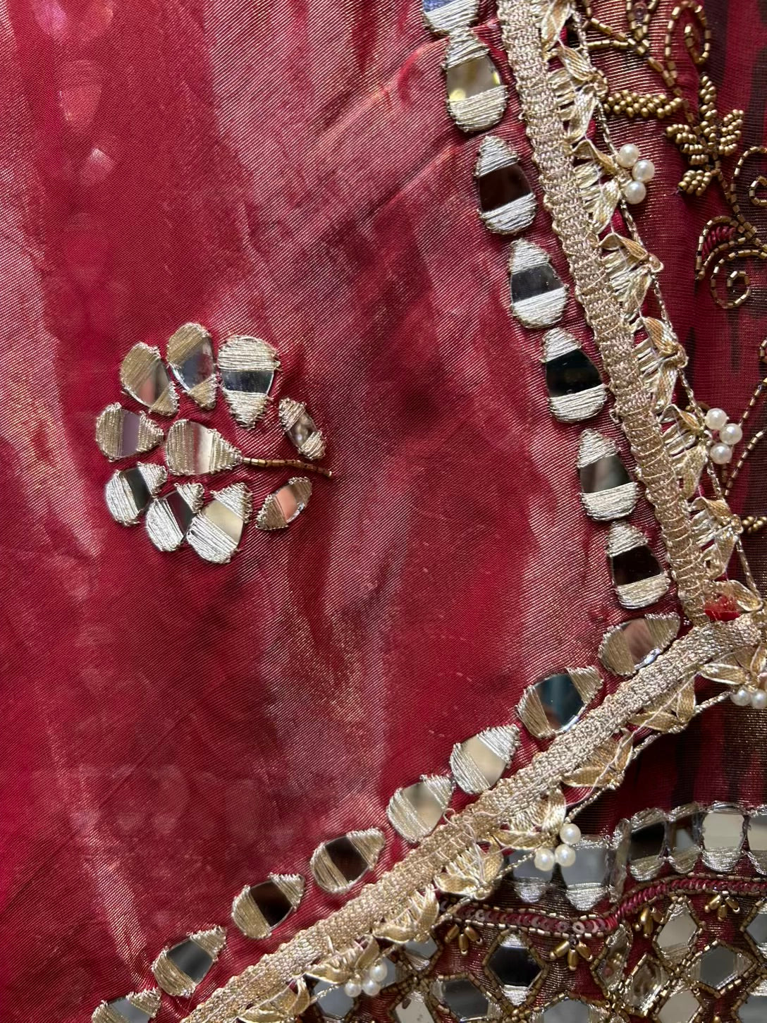 Ruhaysha-é-Noor (Red)