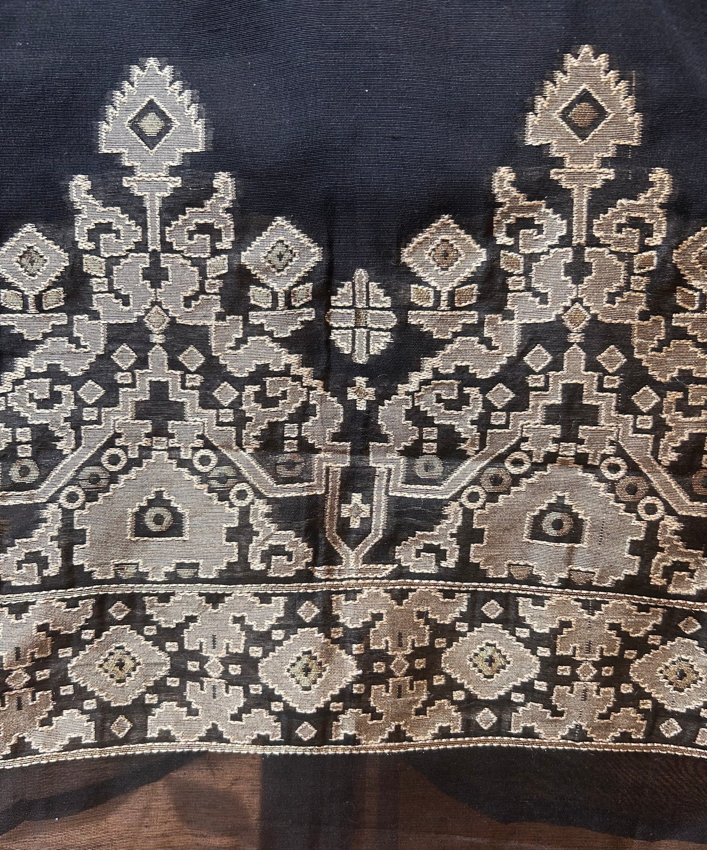 Nayra Jamdhani Suit (Black)