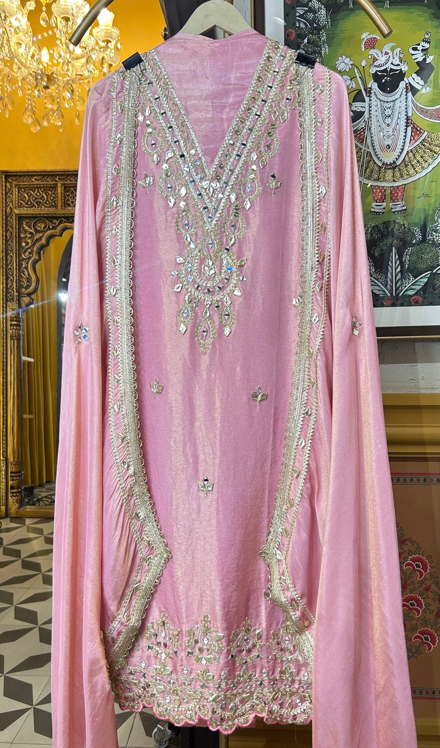 Husn-e-Saaz (Pink)