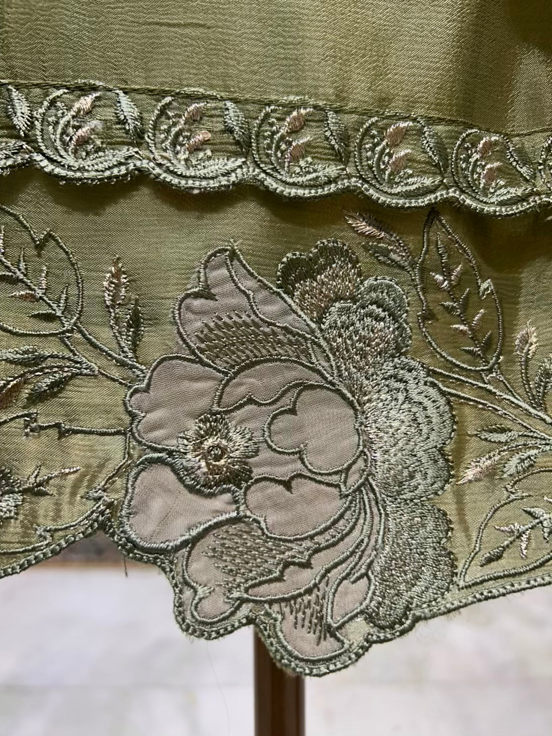 Ishana Embroidered Silk Suit (Green)