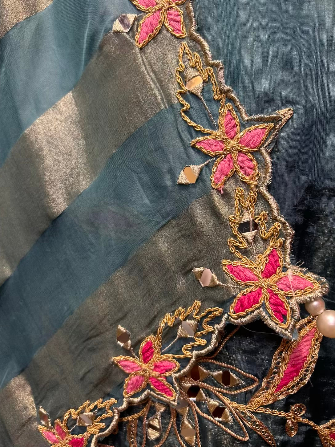 Zareen-é-Tasveer (Peacock Blue)