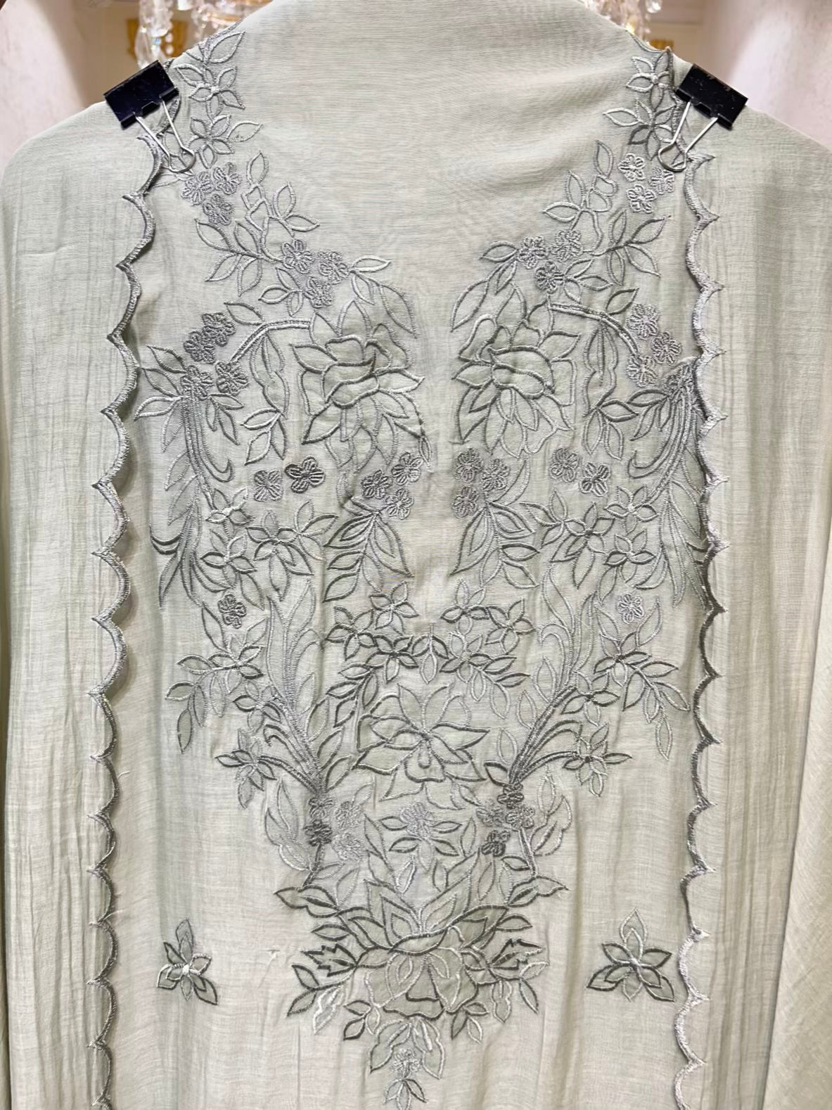 Ishara Mul Naqsh Suit (Pista Green)