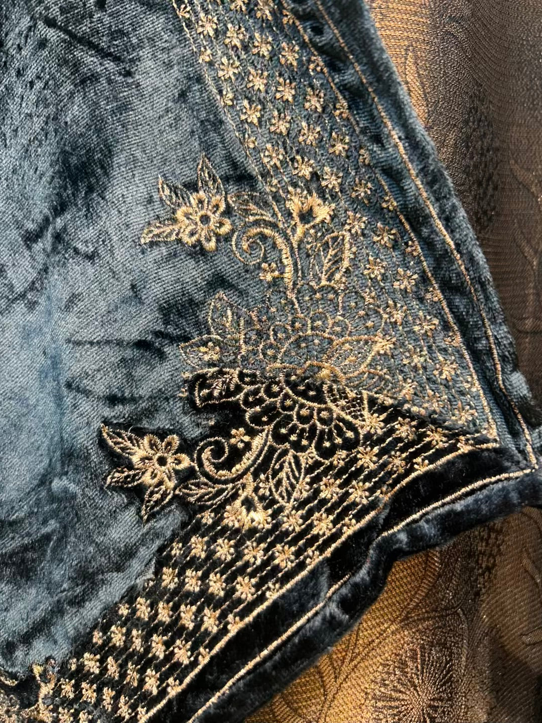 Rivayat Brocade Velvet Suit (Blue)