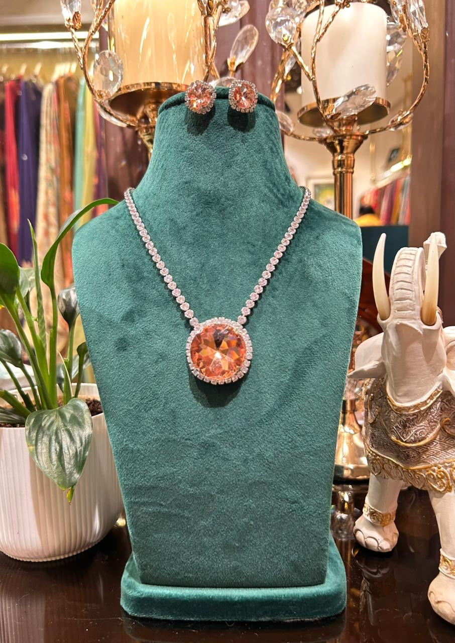 Nooraya Crystal Halo Set (Rose Gold)