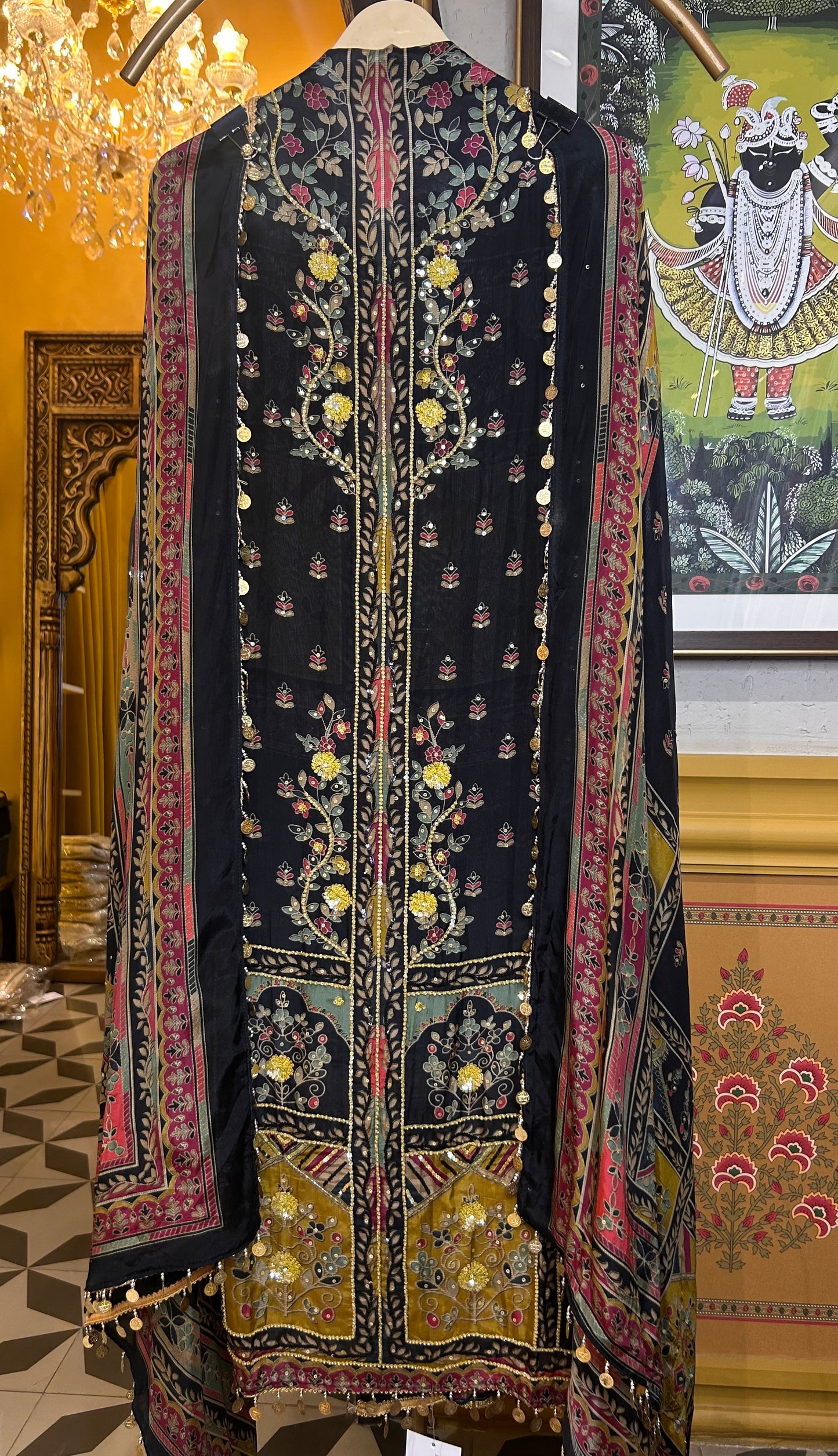 Noor-e-Tasveer (Black)