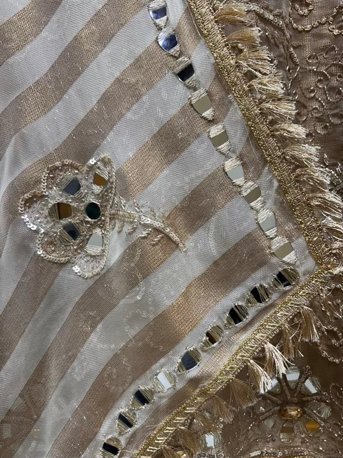 Zarvisha Aaina Kinari Suit (Beige)