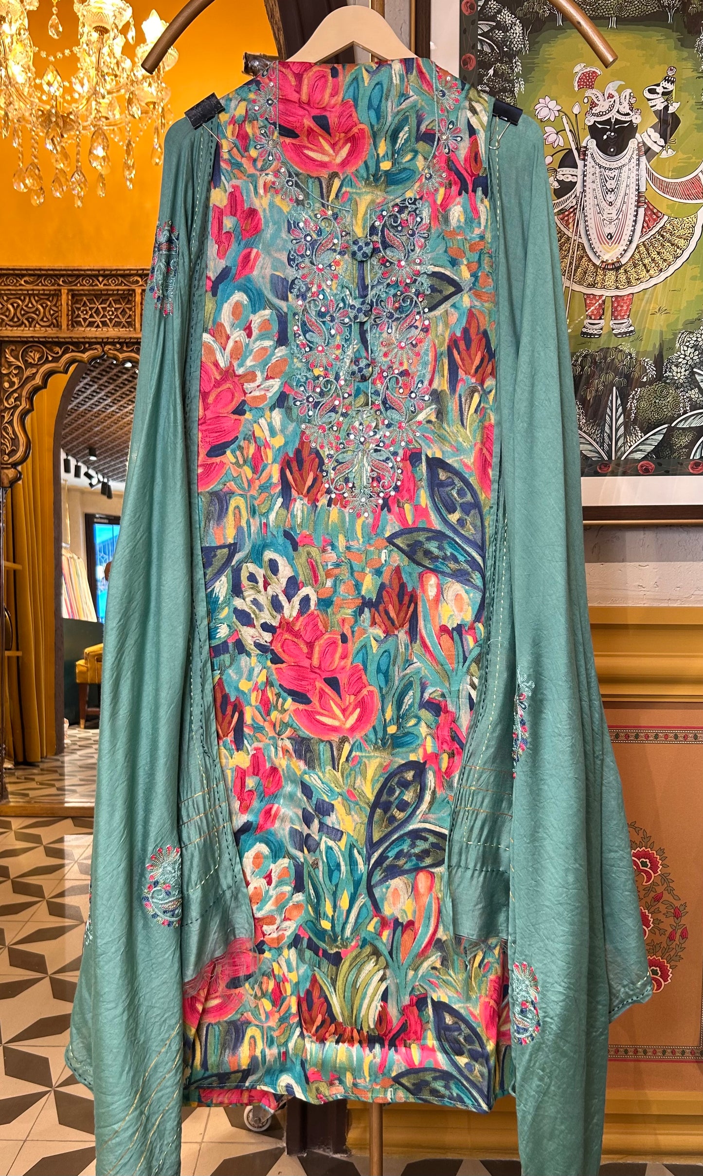 Iraa – Soft Bloom Suit