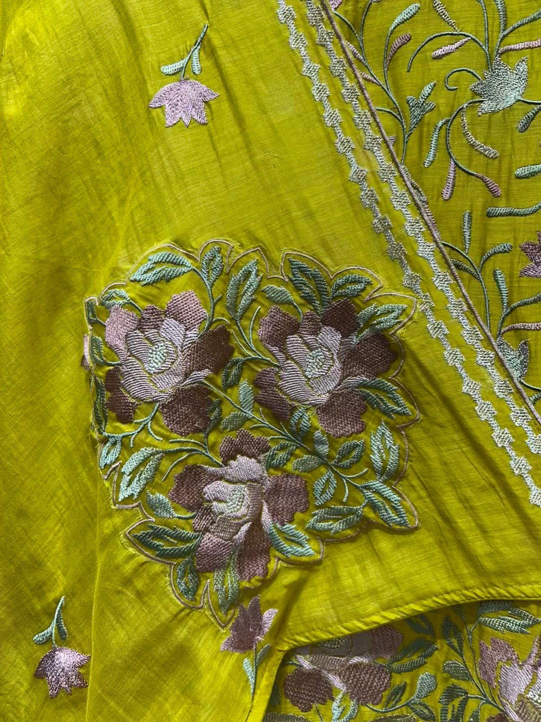 Iraaya Jalkaar Mul Suit (Mustard)