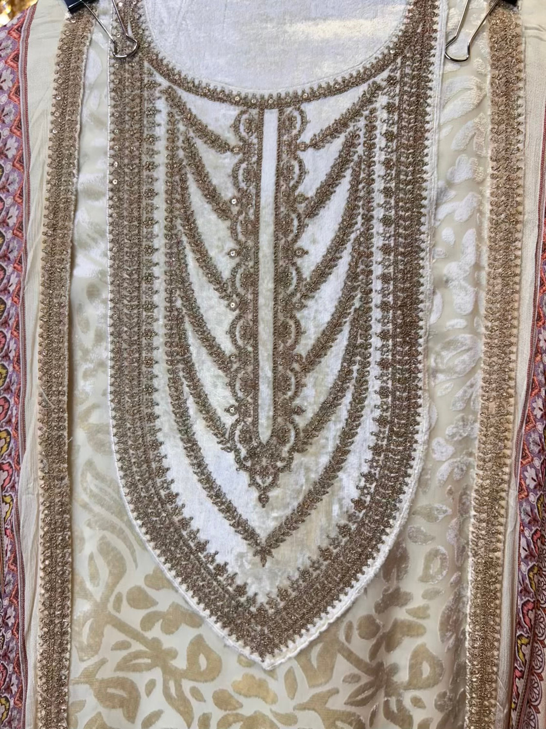 Zaroon Velvet Suit (Ivory)