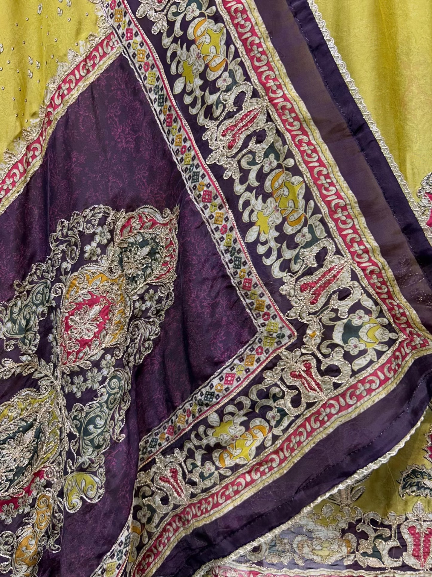 Iraaya Zari Aabha Suit (Yellow)