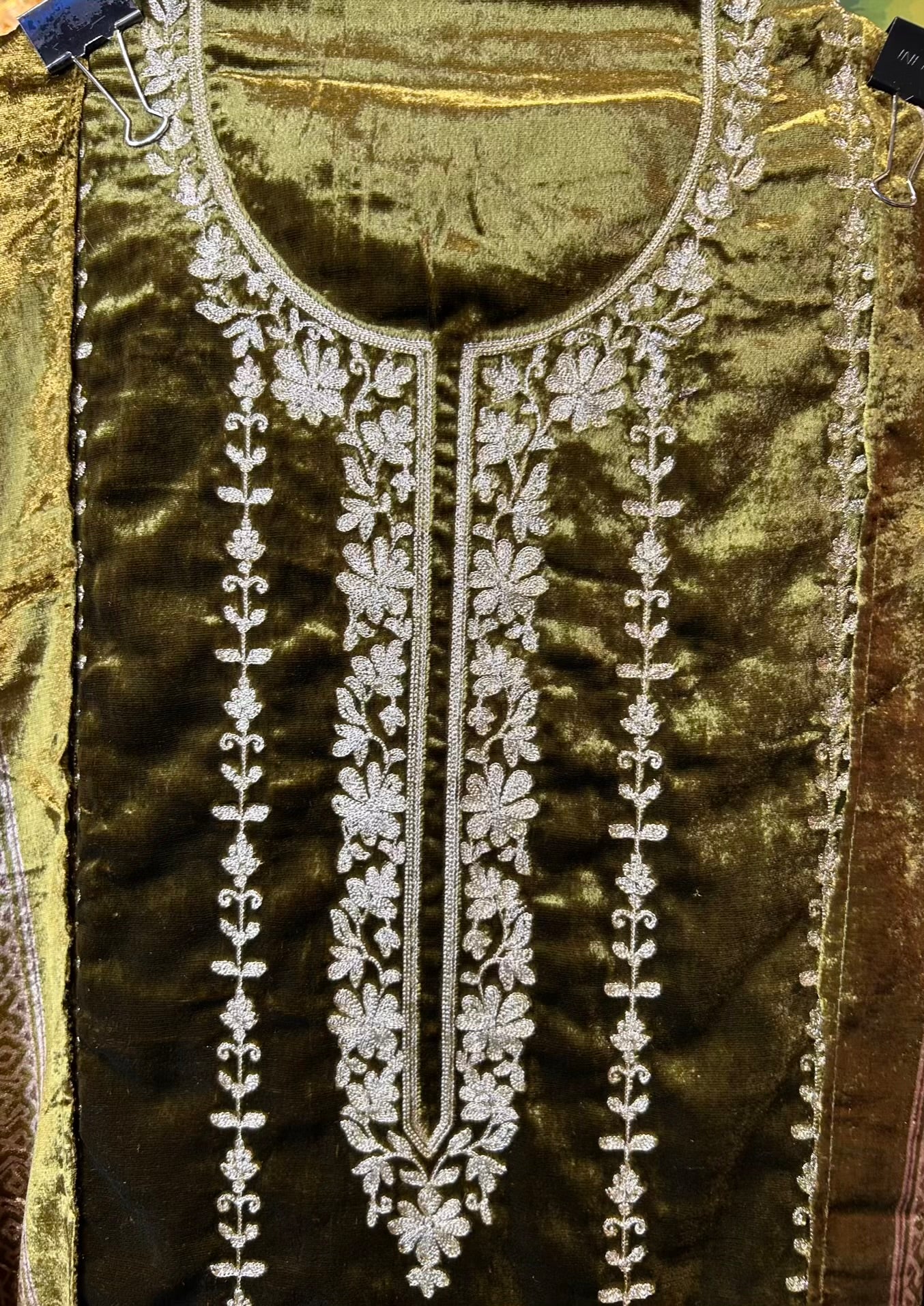 Zarfeen Velvet Suit (Green)