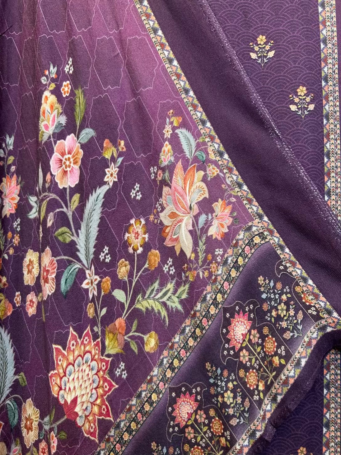 Mahira-é-Pashm Suit (Wine)