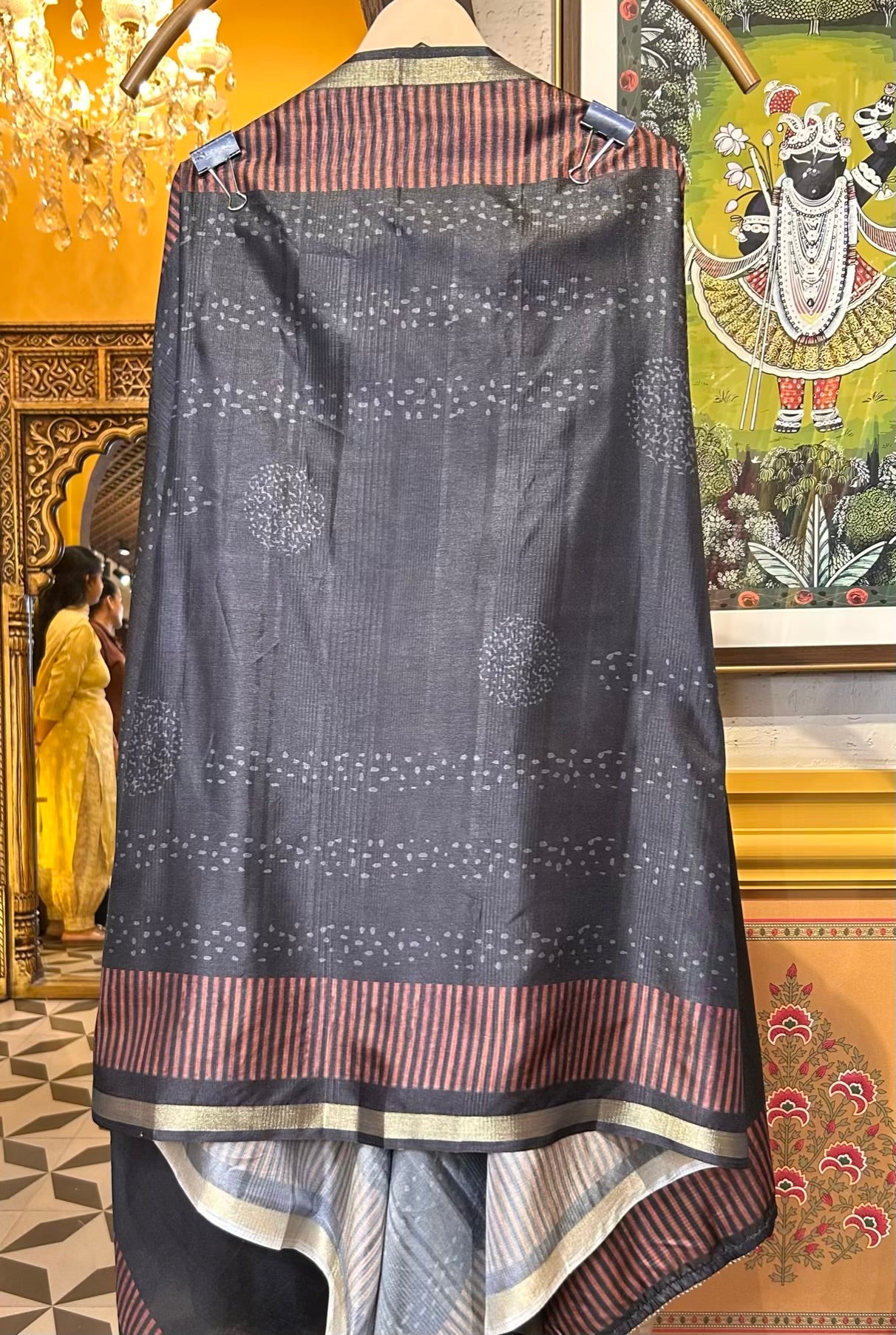 Adaa-e-Zareen (Grey & Ivory)